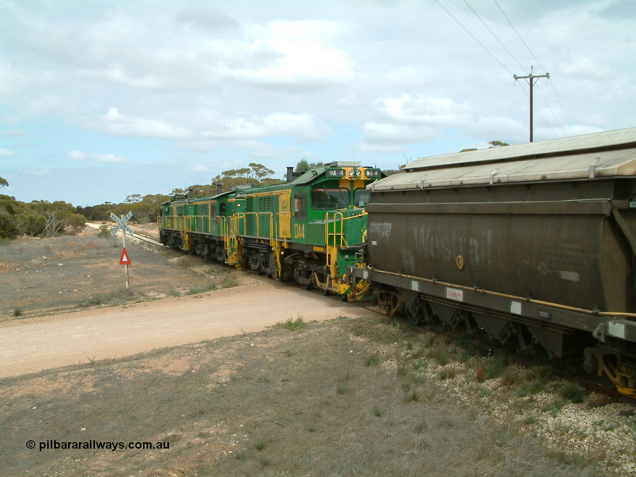 030409 115618
Darke Peake, at the 195 km Dog Fence Road grade crossing loaded grain train with 830 class unit 851 AE Goodwin ALCo model DL531 serial 84137, 851 has spent its entire operating career on the Eyre Peninsula, leads fellow 830 class 842 serial 84140 and a rebuilt unit DA 4, rebuilt from 830 class unit 839 by Port Augusta Workshops, retains original serial 83730 and model DL531 with the first twelve waggons behind the locos XNW type.
Keywords: DA-class;DA4;83730;Port-Augusta-WS;ALCo;DL531G/1;830-class;839;rebuild;