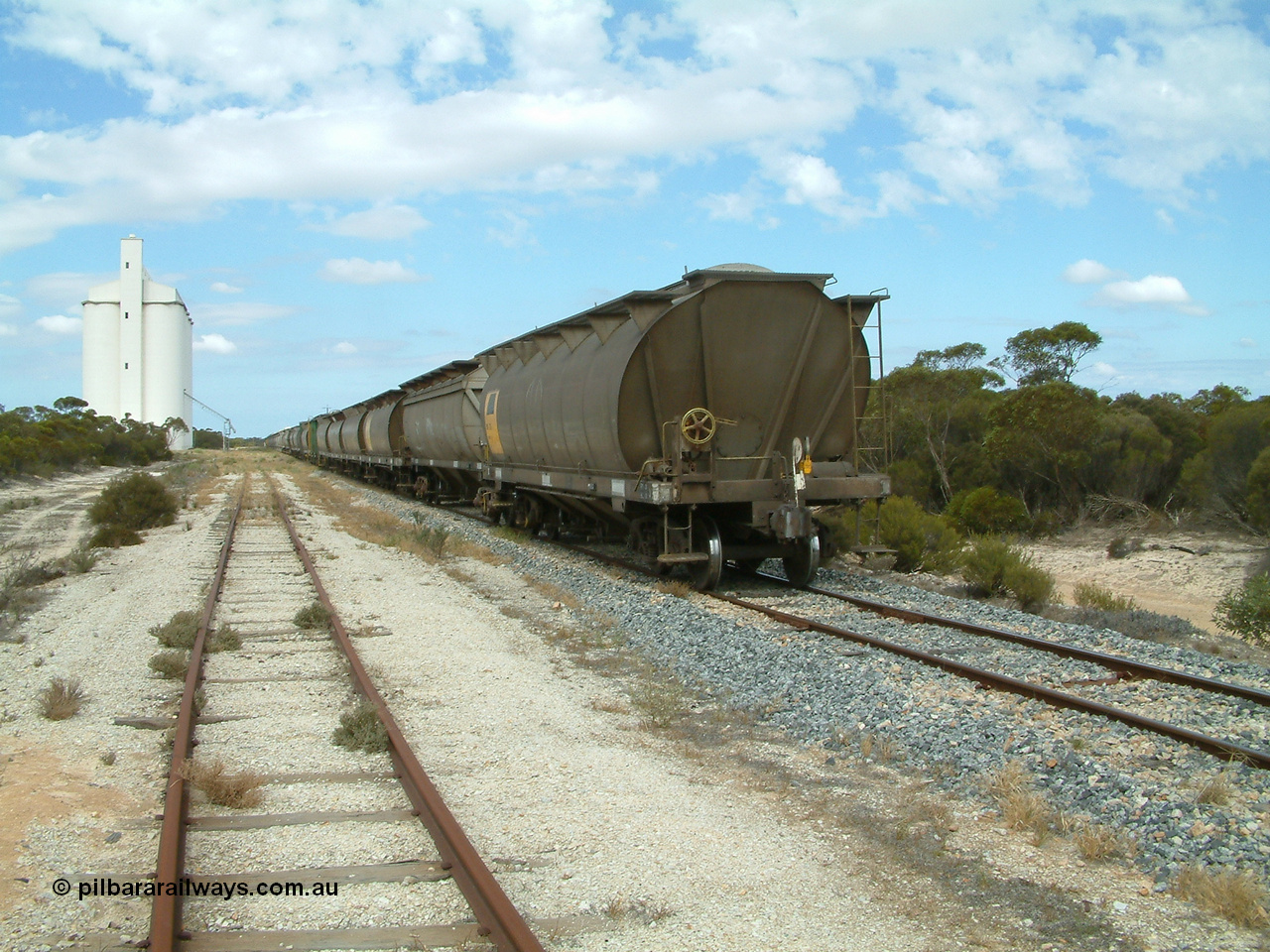 030409 122852
Kielpa, the tail of the loaded grain train running along the mainline looking south.
