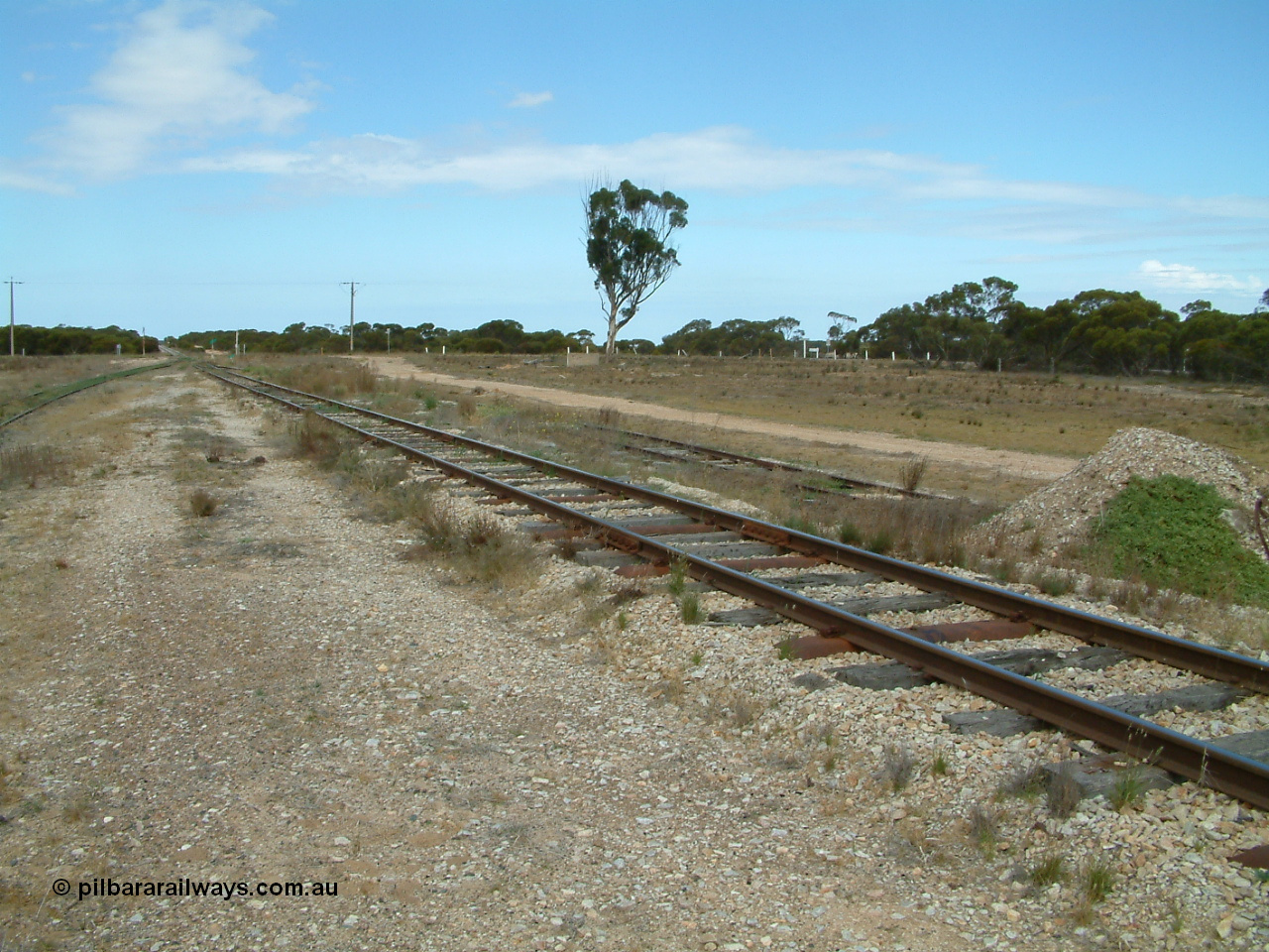 030409 125006
Rudall, view across the mainline looking at the stub of the station loop and also where the maintenance barracks were located.
