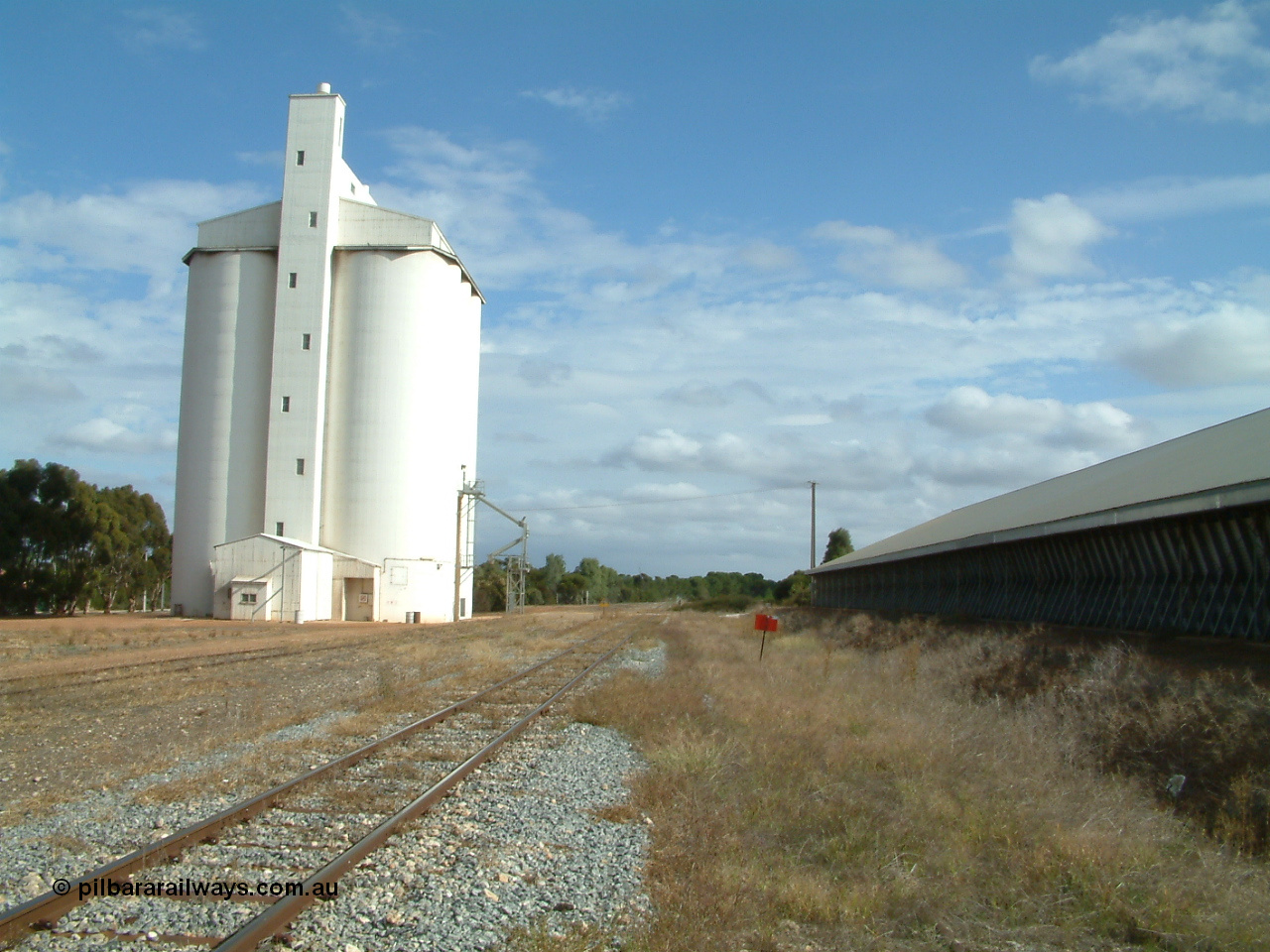 030409 150040
Ungarra, yard view looking south, red marker is for the end of the grain bunker siding.
