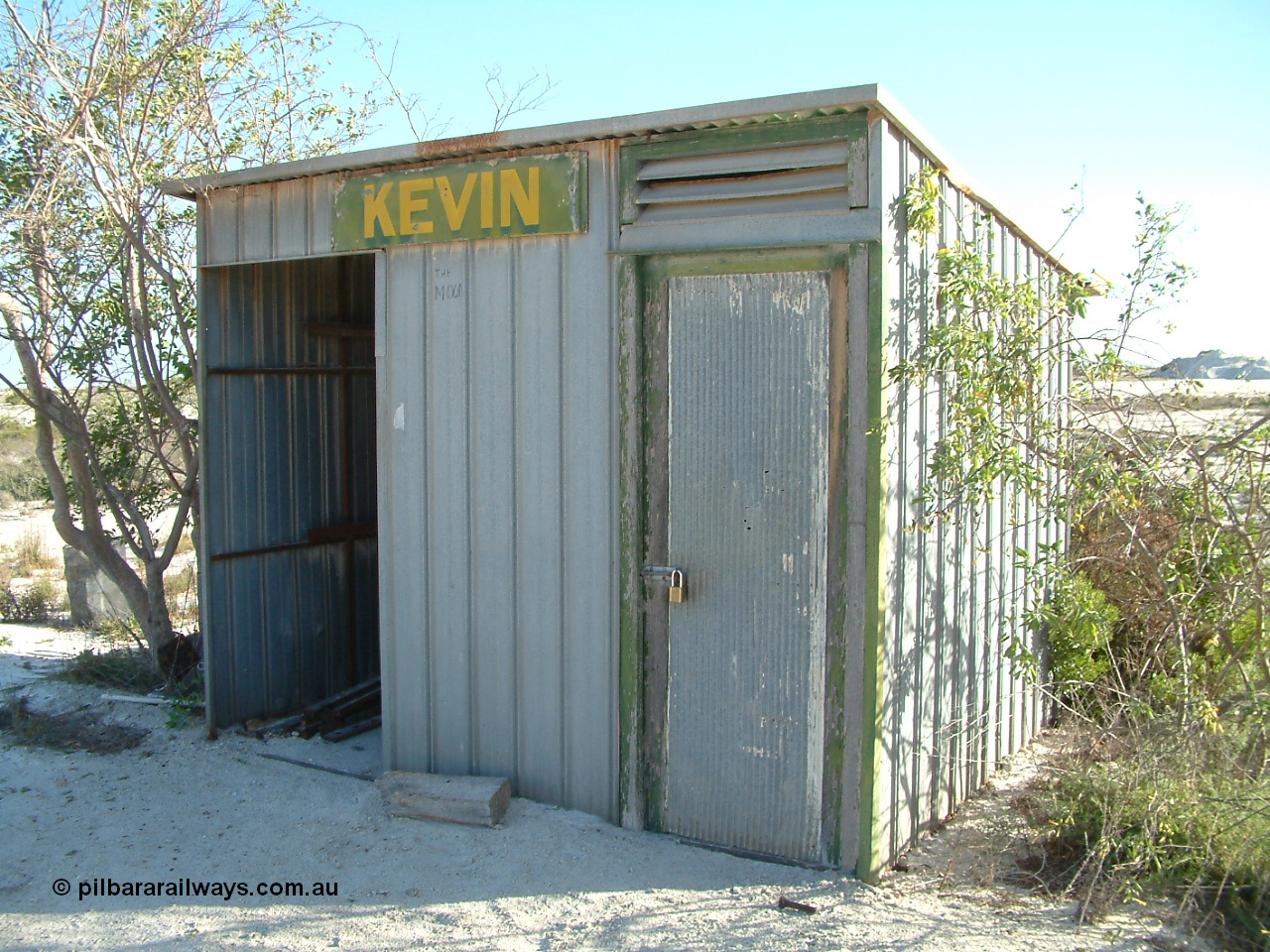 030414 163659
Kevin station shelter 490.1 km.
