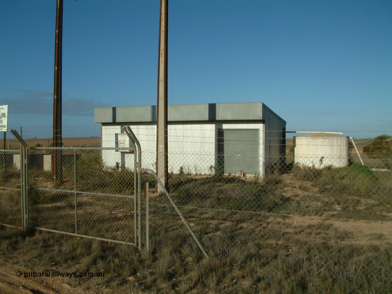 030414 165751
Penong, former power station shed.
