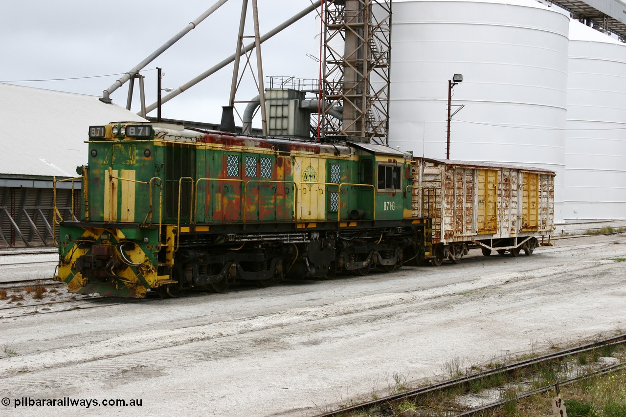051102 6611
Thevenard, AE Goodwin ALCo model DL531 830 class locomotive 871 serial G3422-1, issued when built in 1966 to the Eyre Peninsula division of South Australian Railways. Still wearing Australian National green and yellow but with ASR decals as it stands in the yard coupled to an ENBA type louvre van.
Keywords: 830-class;871;AE-Goodwin;ALCo;DL531;G3422-1;
