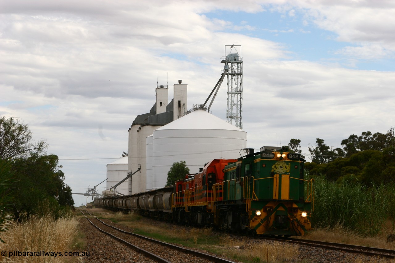 060108 2045
Lock, grain train being loaded by former SAR 830 class unit 842, built by AE Goodwin ALCo model DL531 serial 84140 in 1962, originally on broad gauge, transferred to Eyre Peninsula in October 1987 and, 1204 and sister 851.
Keywords: 830-class;842;AE-Goodwin;ALCo;DL531;84140;