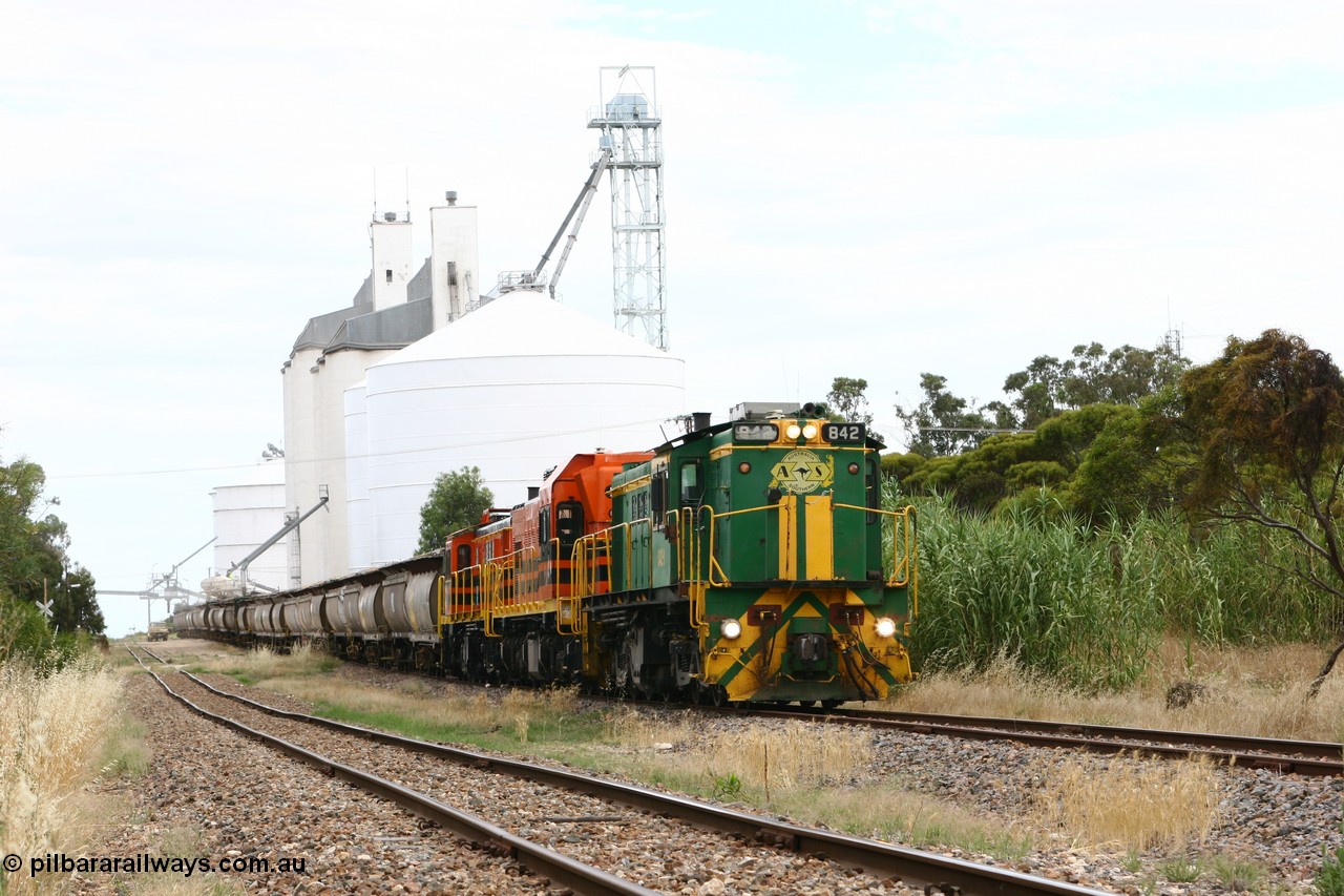 060108 2048
Lock, grain train being loaded by former SAR 830 class unit 842, built by AE Goodwin ALCo model DL531 serial 84140 in 1962, originally on broad gauge, transferred to Eyre Peninsula in October 1987 and, 1204 and sister 851.
Keywords: 830-class;842;AE-Goodwin;ALCo;DL531;84140;