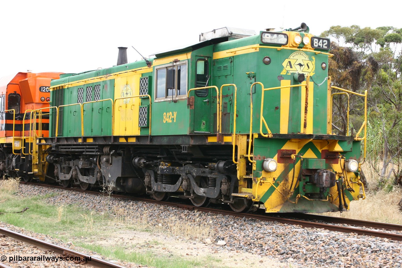 060108 2050
Lock, grain train being loaded by former SAR 830 class unit 842, built by AE Goodwin ALCo model DL531 serial 84140 in 1962, originally on broad gauge, transferred to Eyre Peninsula in October 1987 and, 1204 and sister 851.
Keywords: 830-class;842;AE-Goodwin;ALCo;DL531;84140;