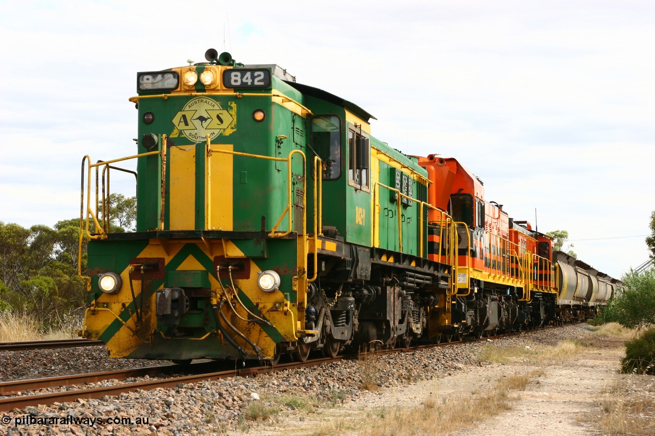 060108 2060
Lock, grain train being loaded by former SAR 830 class unit 842, built by AE Goodwin ALCo model DL531 serial 84140 in 1962, originally on broad gauge, transferred to Eyre Peninsula in October 1987 and, 1204 and sister 851.
Keywords: 830-class;842;AE-Goodwin;ALCo;DL531;84140;