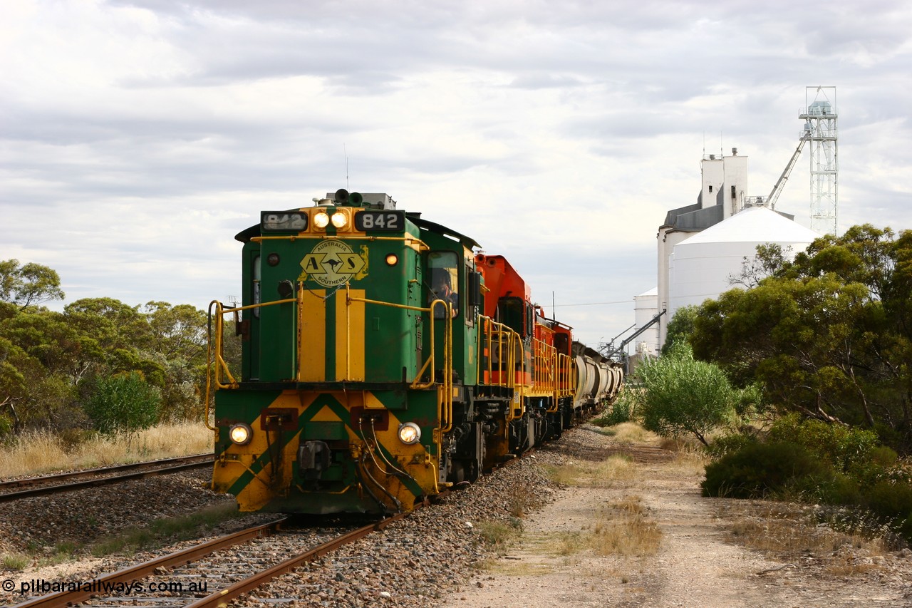 060108 2067
Lock, grain train being loaded by former SAR 830 class unit 842, built by AE Goodwin ALCo model DL531 serial 84140 in 1962, originally on broad gauge, transferred to Eyre Peninsula in October 1987 and, 1204 and sister 851.
Keywords: 830-class;842;AE-Goodwin;ALCo;DL531;84140;