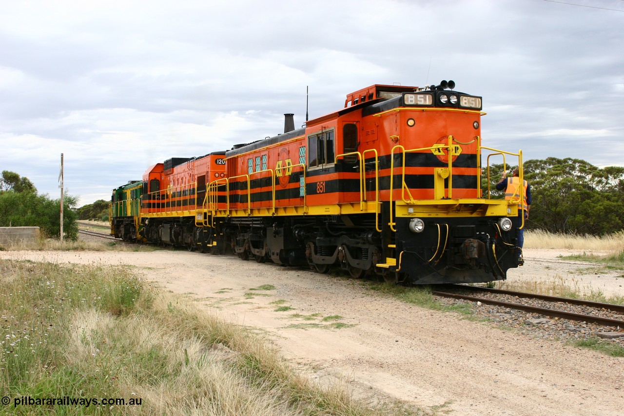 060108 2081
Lock, engines run around the consist to complete loading, 830 class unit 851 AE Goodwin built ALCo DL531 model serial 84137 repainted into Australian Railroad Group livery, 1200 class unit 1204 and 830 class 842.
Keywords: 830-class;851;AE-Goodwin;ALCo;DL531;84137;