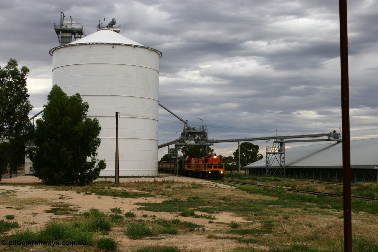 060108 2085
Lock, grain train loading almost completed as 830 class unit 851 an AE Goodwin built ALCo DL531 model serial 84137 and repainted into Australian Railroad Group livery with EMD 1200 class unit 1204 and sister 830 class 842 prepare their train for departure. 8th January 2006.
Keywords: 830-class;851;AE-Goodwin;ALCo;DL531;84137;