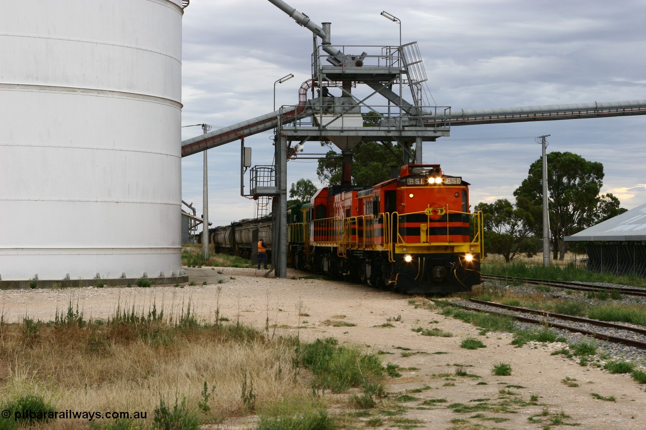060108 2086
Lock, grain train loading almost completed as 830 class unit 851 an AE Goodwin built ALCo DL531 model serial 84137 and repainted into Australian Railroad Group livery with EMD 1200 class unit 1204 and sister 830 class 842 prepare their train for departure. 8th January 2006.
Keywords: 830-class;851;AE-Goodwin;ALCo;DL531;84137;