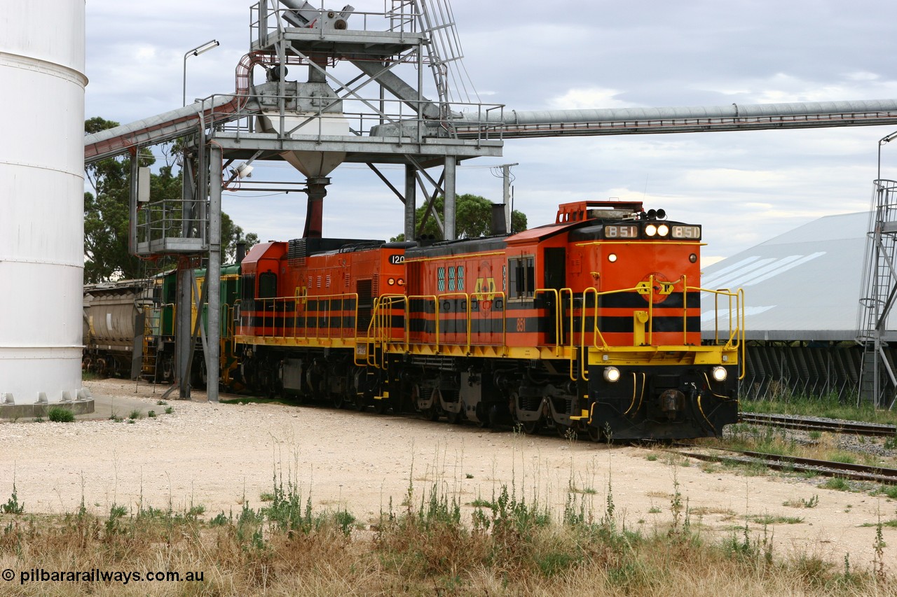 060108 2088
Lock, grain train loading almost completed as 830 class unit 851 an AE Goodwin built ALCo DL531 model serial 84137 and repainted into Australian Railroad Group livery with EMD 1200 class unit 1204 and sister 830 class 842 prepare their train for departure. 8th January 2006.
Keywords: 830-class;842;AE-Goodwin;ALCo;DL531;84140;