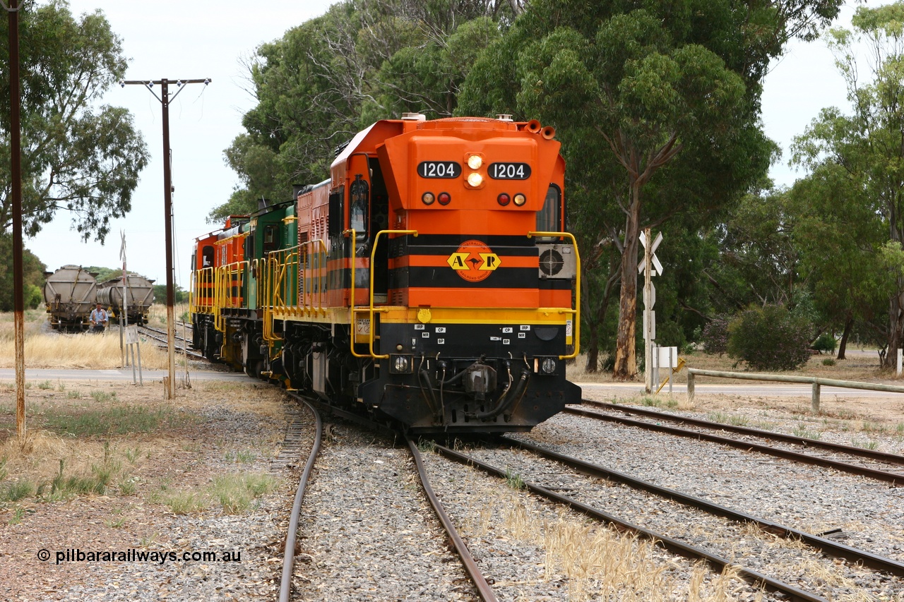 060110 2165
Cummins, view across Railway Terrace of empty grain train shunting the Cummins Bunker track to pick up empty hoppers, behind ARG 1200 class unit 1204, a Clyde Engineering EMD model G12C serial 65-428, originally built for the WAGR as the final unit of fourteen A class locomotives in 1965 and sent to the Eyre Peninsula in July 2004 and two 830 class AE Goodwin built ALCo model DL531 units 842 serial 84140 ex SAR broad gauge to Eyre Peninsula in October 1987, and 851 serial 84137 new to Eyre Peninsula in 1962. [url=https://goo.gl/maps/q5aVqSmjCP62]Approx. location of image[/url].
Keywords: 1200-class;1204;Clyde-Engineering-Granville-NSW;EMD;G12C;65-428;A-class;A1514;830-class;842;851;AE-Goodwin;ALCo;DL531;84137;84140;