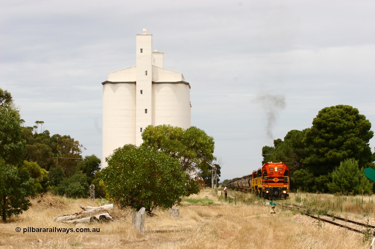 060110 2190
Yeelanna, the second person watches ARG 1200 class unit 1204, a Clyde Engineering EMD model G12C serial 65-428, originally built for the WAGR as the final unit of fourteen A class locomotives in 1965 and sent to the Eyre Peninsula in July 2004 as it shunts forward to cut out the empty cars for the siding. [url=https://goo.gl/maps/1JetzWBTGAw]Approx. location of image[/url].
Keywords: 1200-class;1204;Clyde-Engineering-Granville-NSW;EMD;G12C;65-428;A-class;A1514;