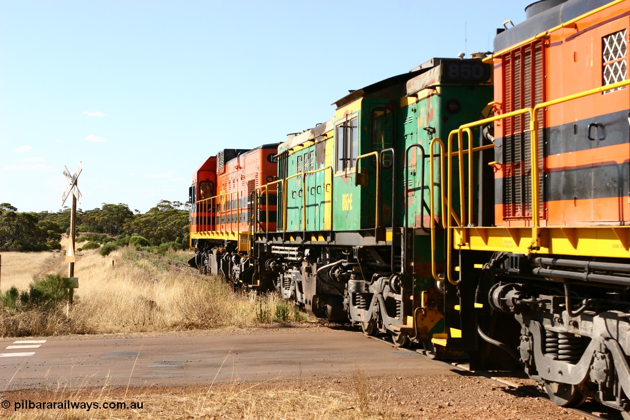 060111 2378
Kyancutta, Bedford Road grade crossing as the empty train continues north to Wudinna. 11th January 2006.

