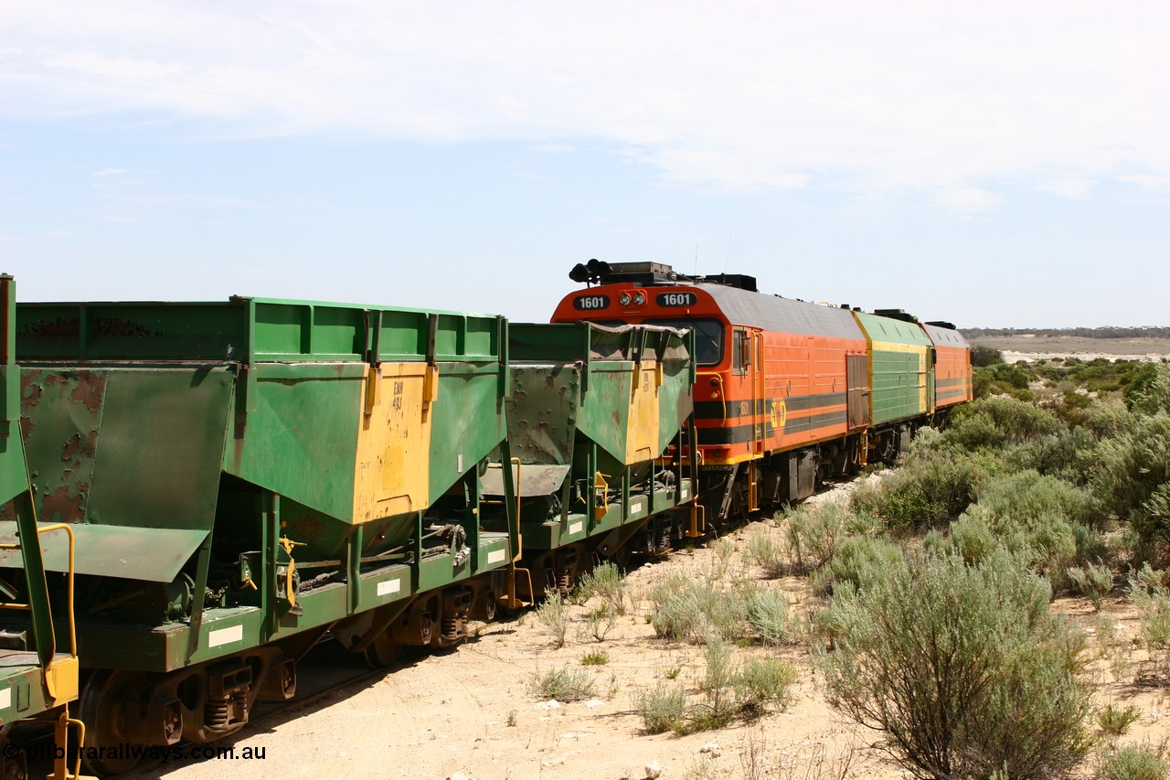 060113 2492
Kevin, the triple NJ-1600 class combination of 1604, NJ 3 and 1601 pull the empty gypsum train 6DD3 along the Penong line prior to reversing around the triangle. 13th January 2006.
Keywords: ENH-type;ENH49;Kinki-Sharyo-Japan;NH-type;NH949;