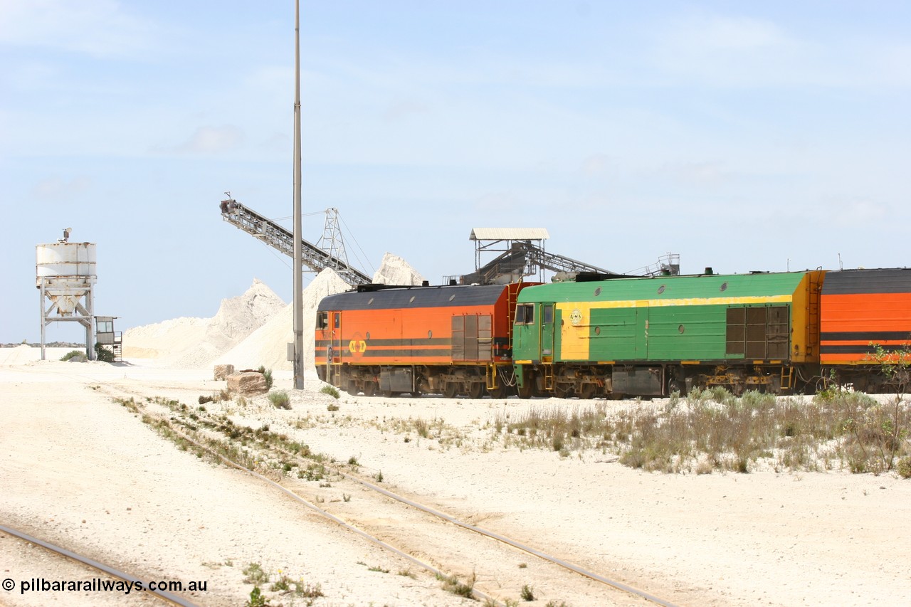 060113 2527
Kevin, empty train 6DD3 is heading onto the south leg with some of the gypsum plant behind the train and a set of original loading bins gypsum loading siding to continue the reversing process. 13th January 2006.
Keywords: NJ-class;NJ3;Clyde-Engineering-Granville-NSW;EMD;JL22C;71-730;