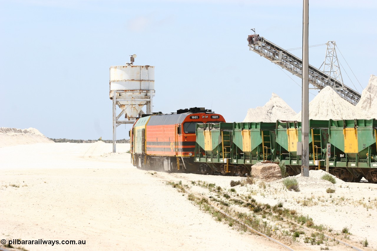 060113 2530
Kevin, empty train 6DD3 is heading onto the south leg with some of the gypsum plant behind the train and a set of original loading bins gypsum loading siding to continue the reversing process. 13th January 2006.
Keywords: 1600-class;1601;Clyde-Engineering-Granville-NSW;EMD;JL22C;71-728;NJ-class;NJ1;