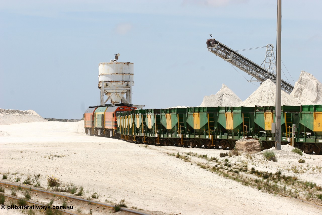 060113 2532
Kevin, empty train 6DD3 is heading onto the south leg with some of the gypsum plant behind the train and a set of original loading bins gypsum loading siding to continue the reversing process. 13th January 2006.
