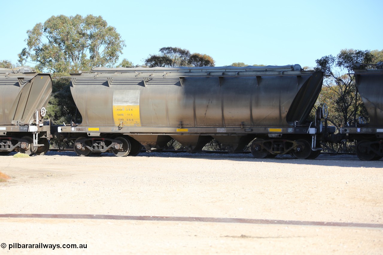 130703 0142
Murdinga, bogie grain hopper waggon HAN 38, one of sixty eight units built by South Australian Railways Islington Workshops between 1969 and 1973 as the HAN type for the Eyre Peninsula system.
Keywords: HAN-type;HAN38;1969-73/68-38;SAR-Islington-WS;
