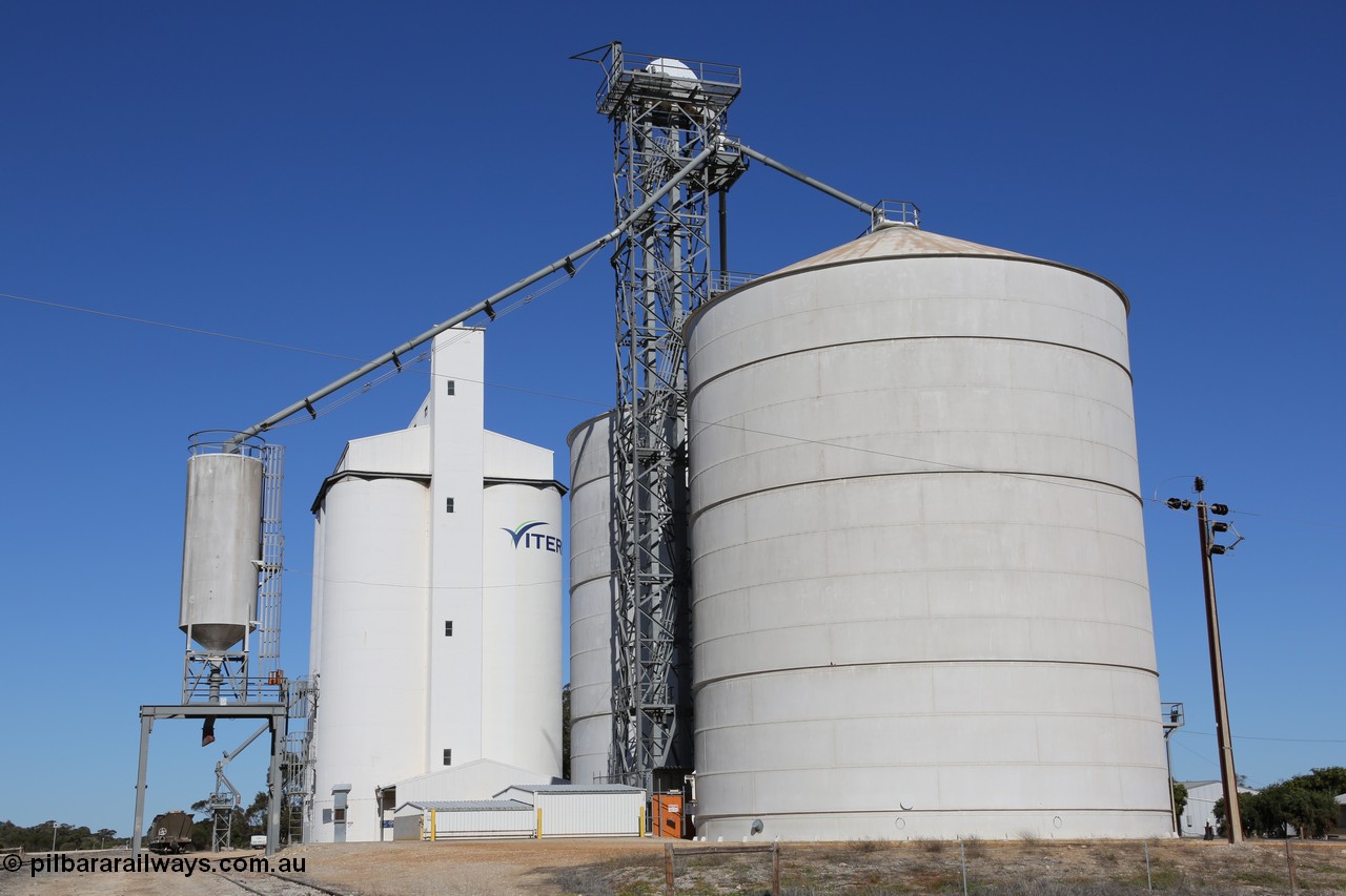 130703 0185
Tooligie, over view of the grain complex, Ascom Jumbo silo complex with over rail loading hopper and a four cell concrete silo complex beside it. [url=https://goo.gl/maps/1D5uHK61SpN4ikow9]Geo location[/url]. 3rd July 2013.
