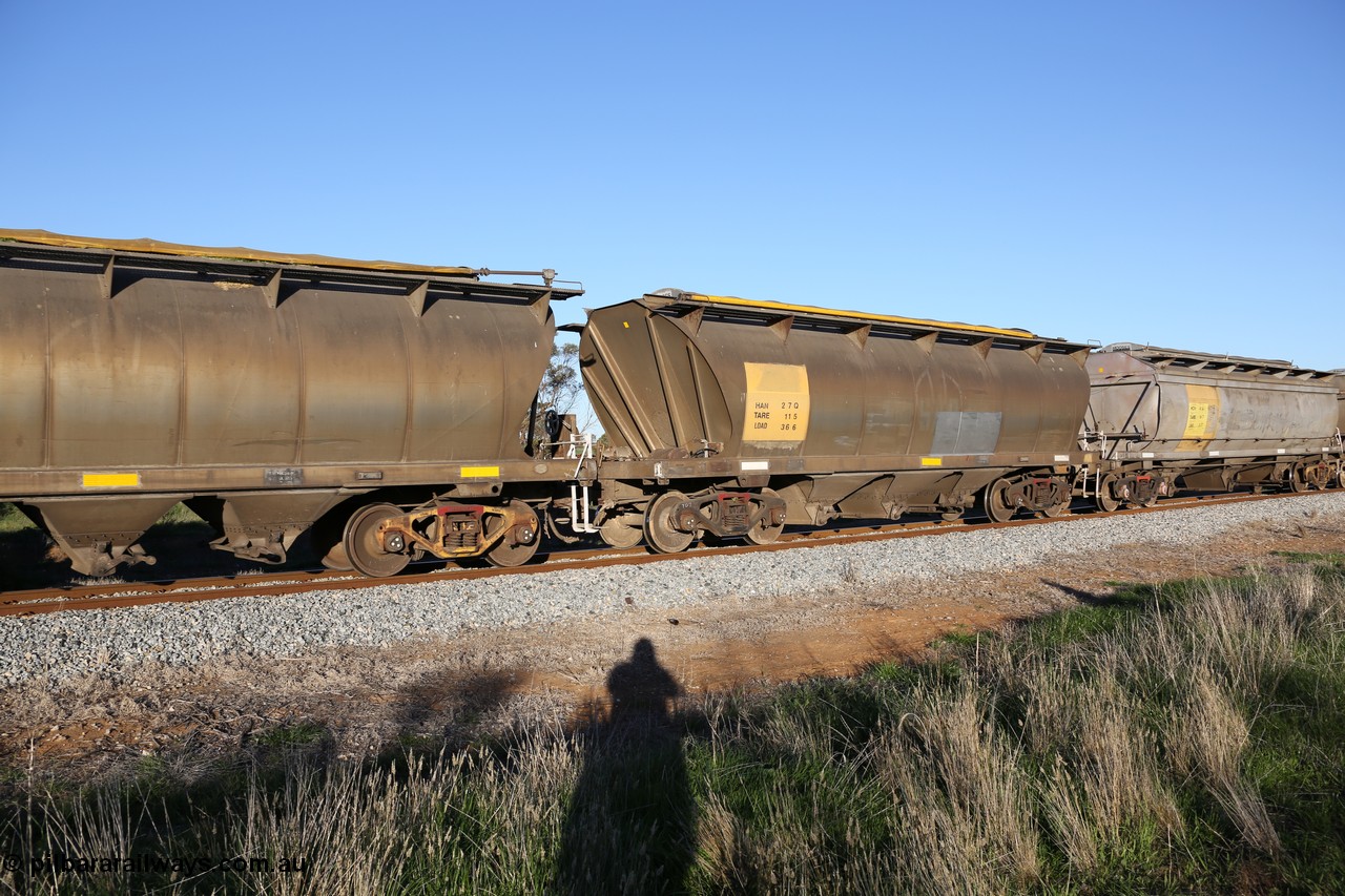 130703 0276
Kaldow, HAN type bogie grain hopper waggon HAN 27, one of sixty eight units built by South Australian Railways Islington Workshops between 1969 and 1973 as the HAN type for the Eyre Peninsula system.
Keywords: HAN-type;HAN27;1969-73/68-27;SAR-Islington-WS;