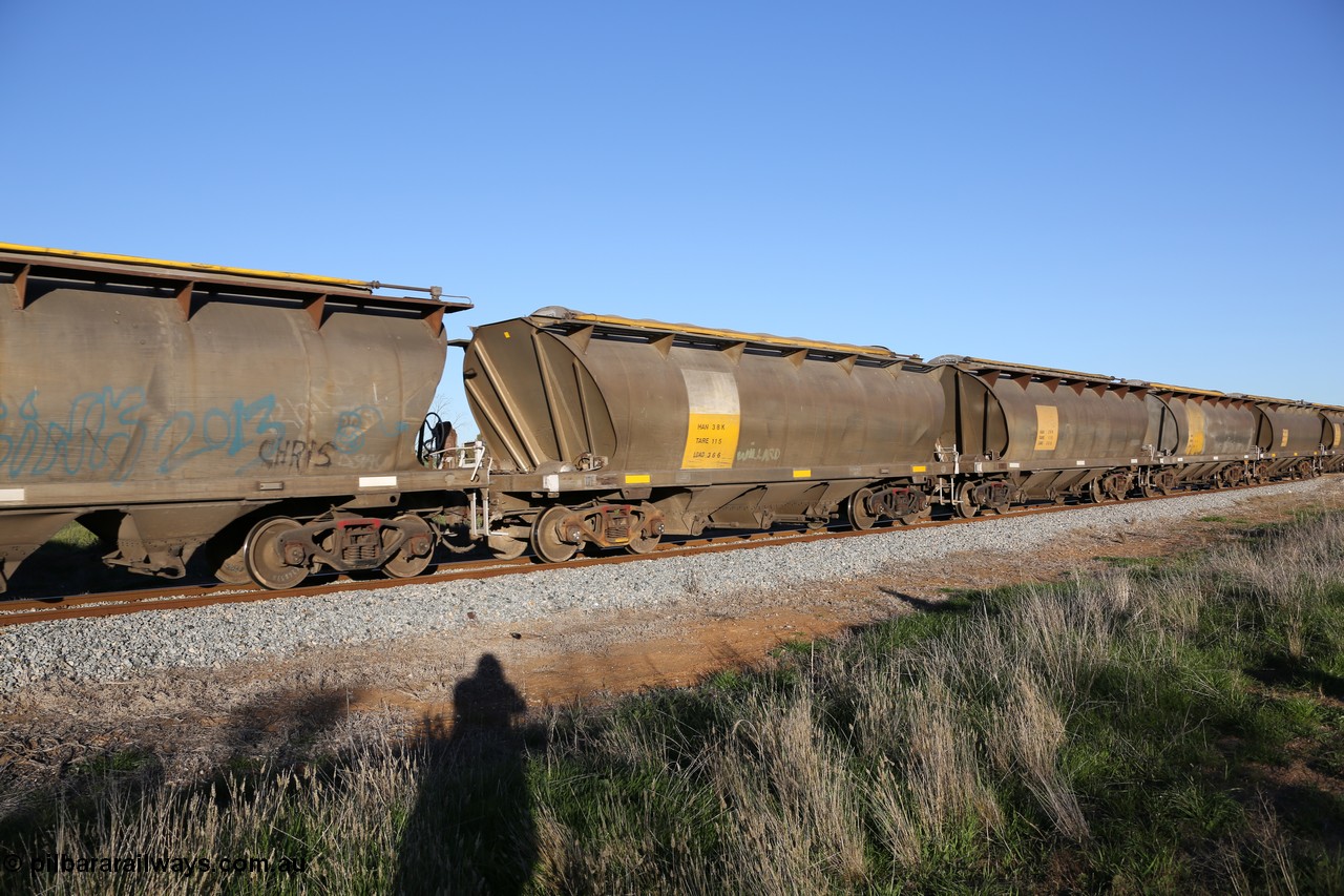 130703 0279
Kaldow, HAN type bogie grain hopper waggon HAN 38, one of sixty eight units built by South Australian Railways Islington Workshops between 1969 and 1973 as the HAN type for the Eyre Peninsula system.
Keywords: HAN-type;HAN38;1969-73/68-38;SAR-Islington-WS;