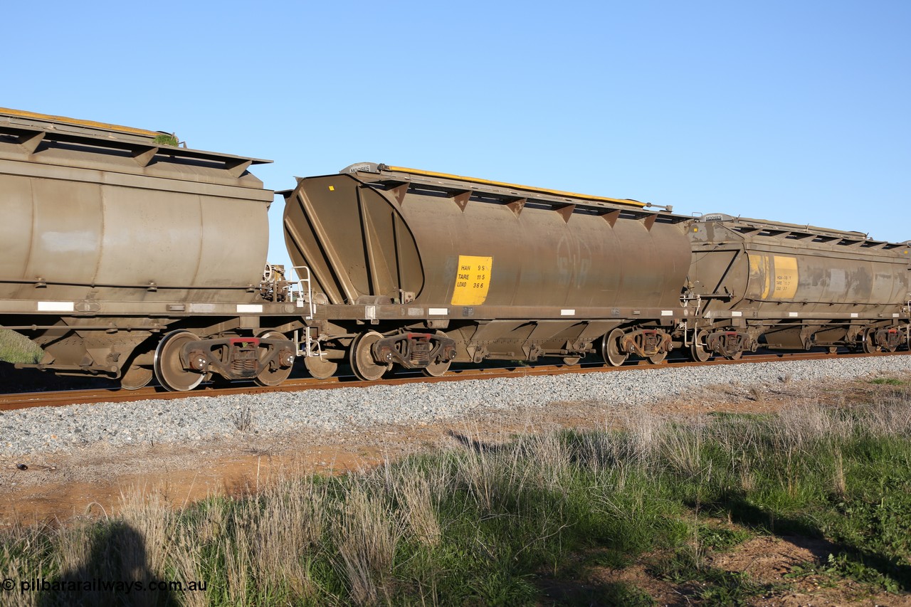 130703 0291
Kaldow, HAN type bogie grain hopper waggon HAN 9, one of sixty eight units built by South Australian Railways Islington Workshops between 1969 and 1973 as the HAN type for the Eyre Peninsula system.
Keywords: HAN-type;HAN9;1969-73/68-9;SAR-Islington-WS;