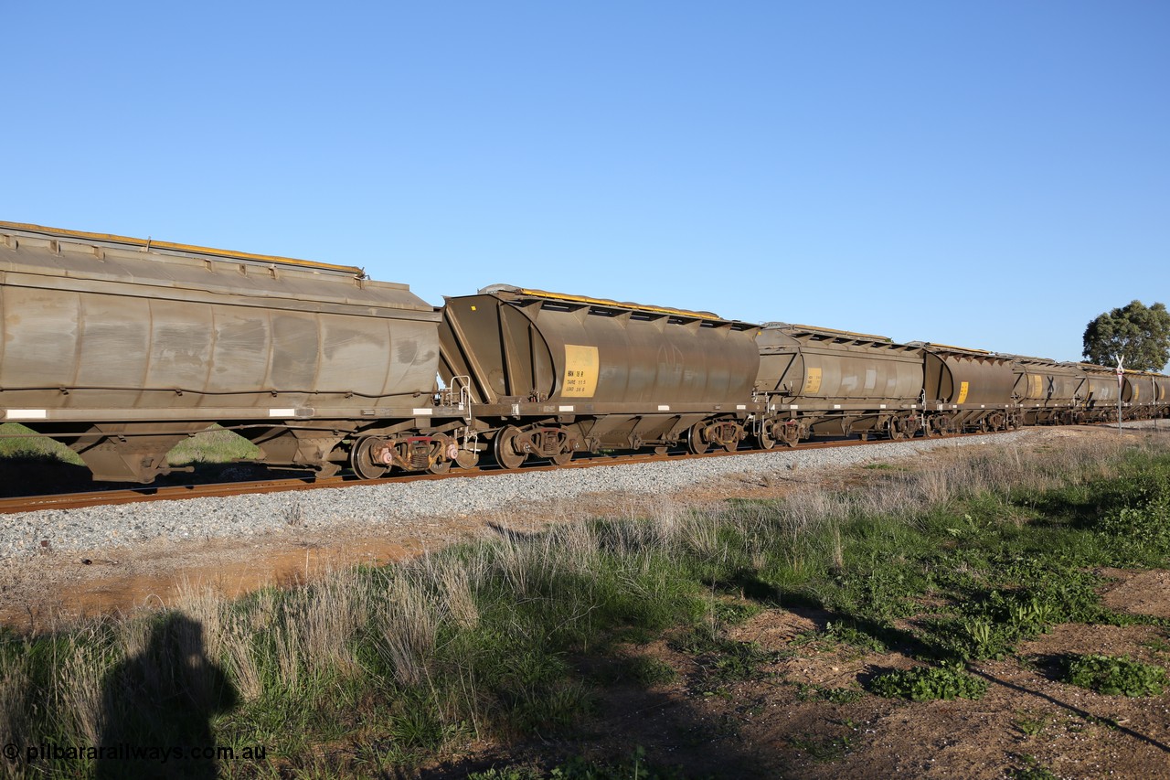 130703 0293
Kaldow, HAN type bogie grain hopper waggon HAN 18, one of sixty eight units built by South Australian Railways Islington Workshops between 1969 and 1973 as the HAN type for the Eyre Peninsula system.
Keywords: HAN-type;HAN18;1969-73/68-18;SAR-Islington-WS;