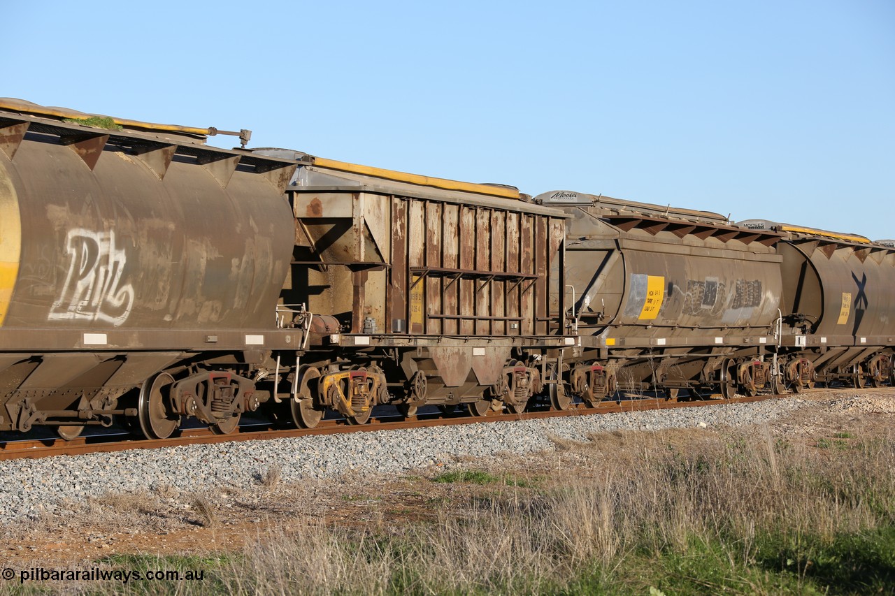 130703 0298
Kaldow, HBN type dual use ballast / grain hopper waggons, HBN 4 still with side gangways in place. One of seventeen built by South Australian Railways Islington Workshops in 1968 with a 25 ton capacity, increased to 34 tons in 1974. HBN 1-11 fitted with removable tops and roll-top hatches in 1999-2000.
Keywords: HBN-type;HBN4;1968/17-4;SAR-Islington-WS;