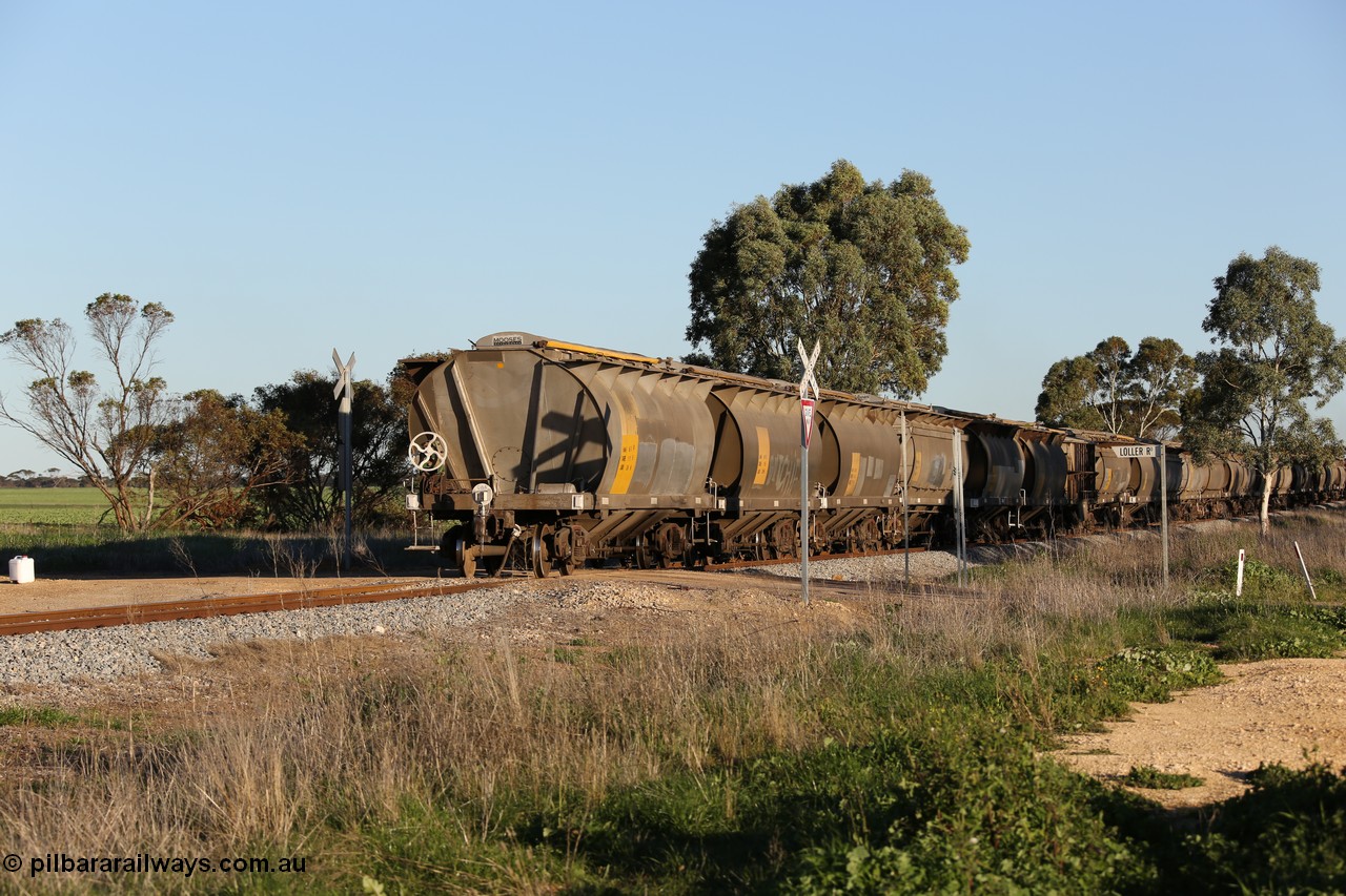130703 0306
Kaldow, HAN type bogie grain hopper waggon HAN 61, one of sixty eight units built by South Australian Railways Islington Workshops between 1969 and 1973 as the HAN type for the Eyre Peninsula system.
Keywords: HAN-type;HAN61;1969-73/68-61;SAR-Islington-WS;