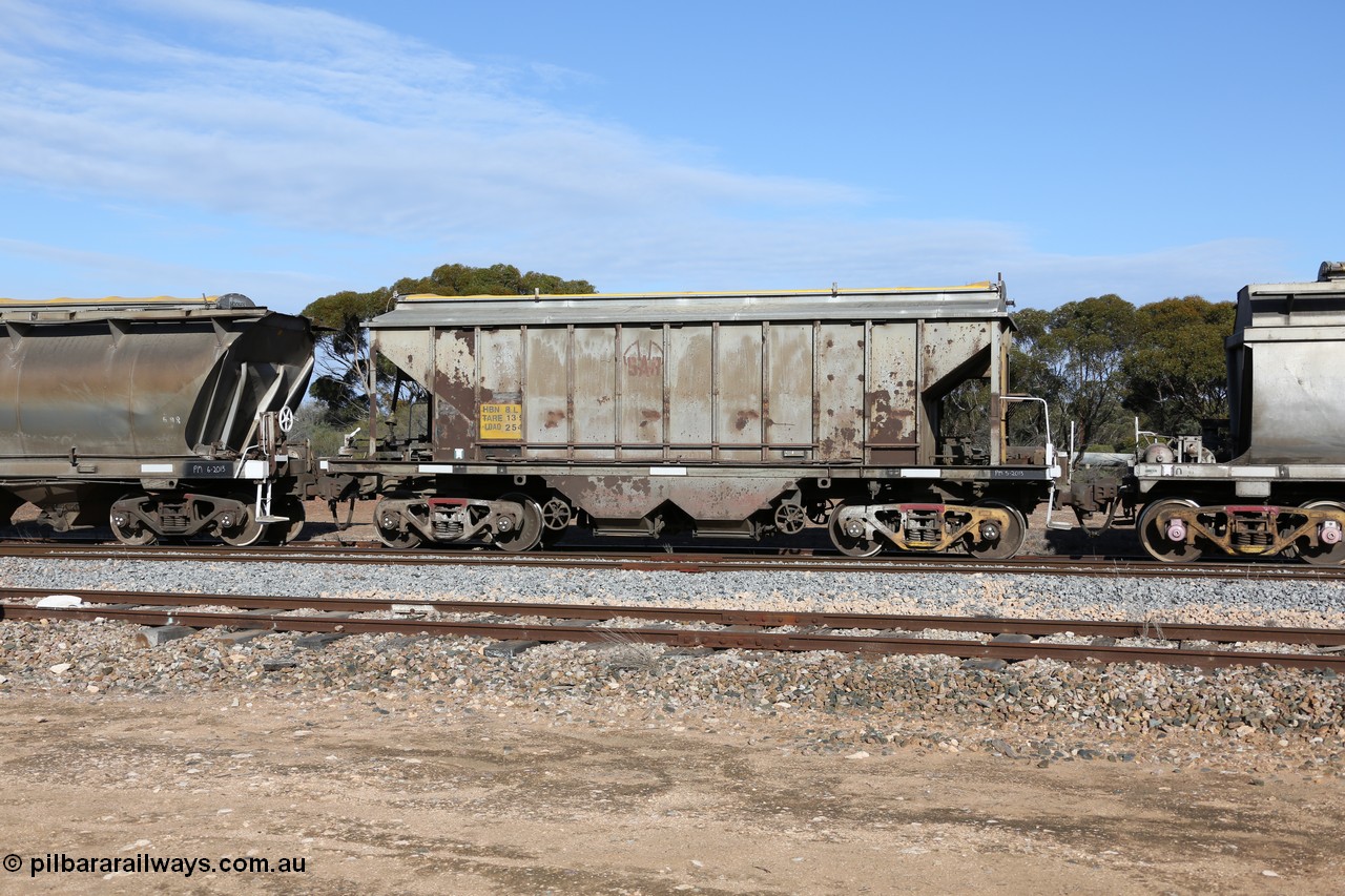 130704 0398
Kyancutta, HBN type dual use ballast / grain hopper waggons, HBN 8 with side gangways removed. One of seventeen built by South Australian Railways Islington Workshops in 1968 with a 25 ton capacity, increased to 34 tons in 1974. HBN 1-11 fitted with removable tops and roll-top hatches in 1999-2000.
Keywords: HBN-type;HBN8;1968/17-8;SAR-Islington-WS;