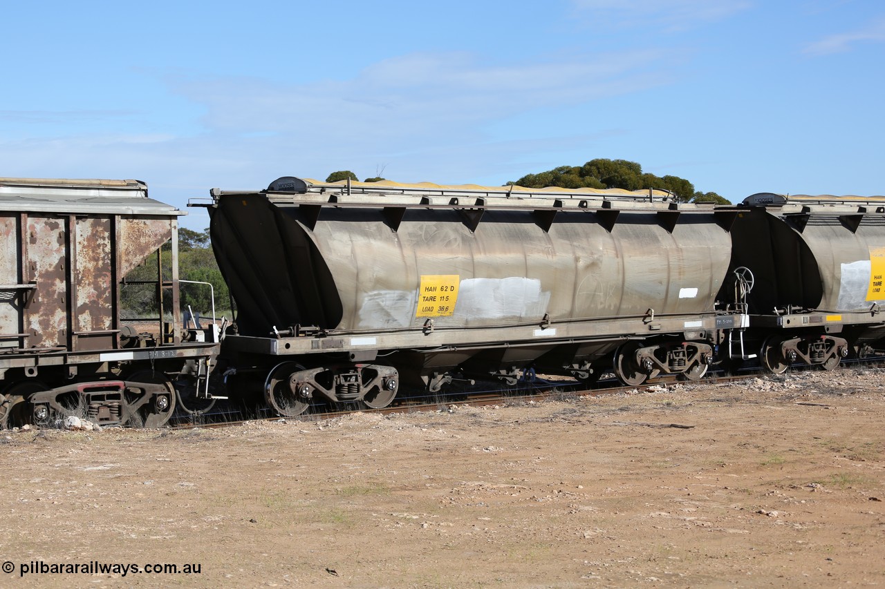 130704 0467
Kyancutta, HAN type bogie grain hopper waggon HAN 62, one of sixty eight units built by South Australian Railways Islington Workshops between 1969 and 1973 as the HAN type for the Eyre Peninsula system.
Keywords: HAN-type;HAN62;1969-73/68-62;SAR-Islington-WS;