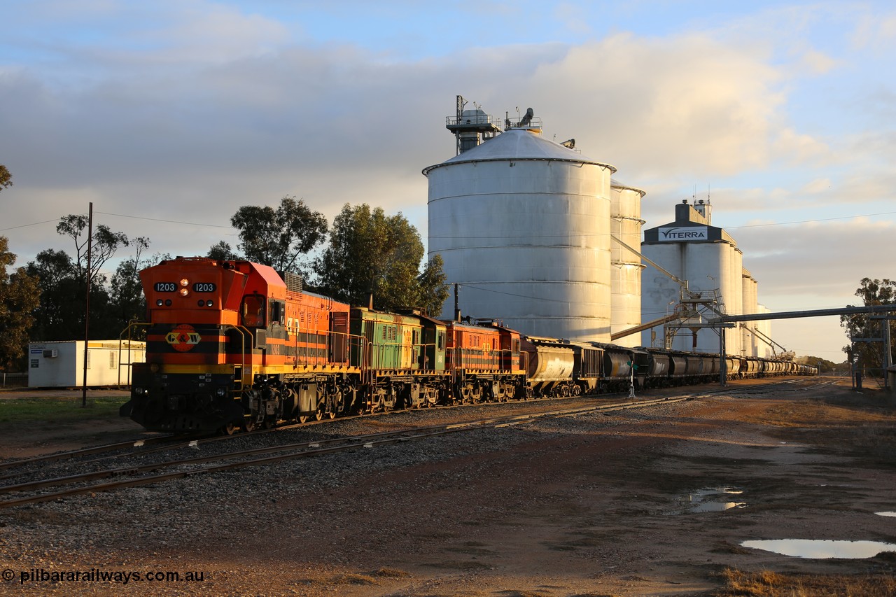130705 0512
Lock, grain train loading in progress with the Viterra fast flow auger in the distance, the train with 1203, 846 and 859 is about to split and shunt half the consist onto the mainline. 5th of July 2013.
Keywords: 1200-class;1203;Clyde-Engineering-Granville-NSW;EMD;G12C;65-427;A-class;A1513;