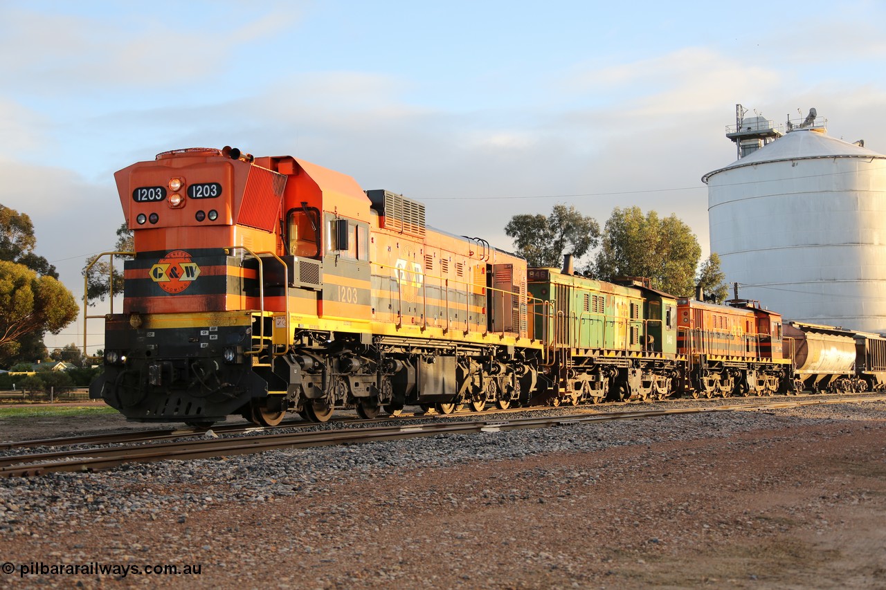 130705 0516
Lock, grain train loading in progress with the Viterra fast flow auger in the distance, the train with 1203, 846 and 859 is about to split and shunt half the consist onto the mainline. 5th of July 2013.
Keywords: 1200-class;1203;Clyde-Engineering-Granville-NSW;EMD;G12C;65-427;A-class;A1513;