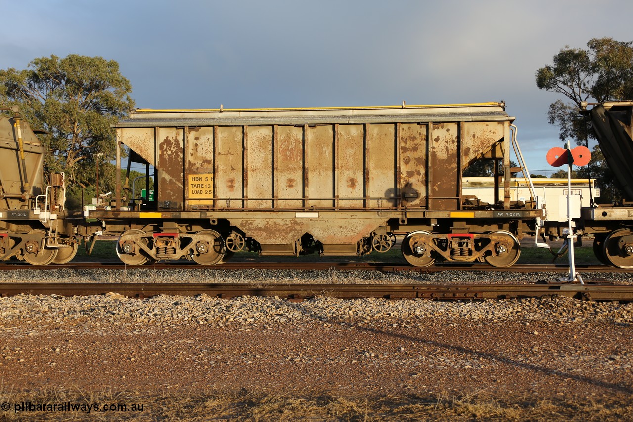 130705 0525
Lock, HBN type dual use ballast / grain hopper waggons, HBN 5. One of seventeen built by South Australian Railways Islington Workshops in 1968 with a 25 ton capacity, increased to 34 tons in 1974. HBN 1-11 fitted with removable tops and roll-top hatches in 1999-2000. 5th July 2013.
Keywords: HBN-type;HBN5;1968/17-5;SAR-Islington-WS;