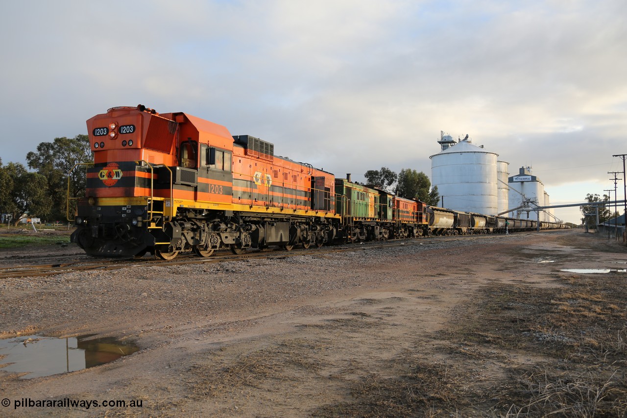 130705 0538
Lock, grain train loading in progress with the Viterra fast flow auger in the distance, the train with 1203, 846 and 859 is about to split and shunt half the consist onto the mainline. 5th of July 2013.
Keywords: 1200-class;1203;Clyde-Engineering-Granville-NSW;EMD;G12C;65-427;A-class;A1513;