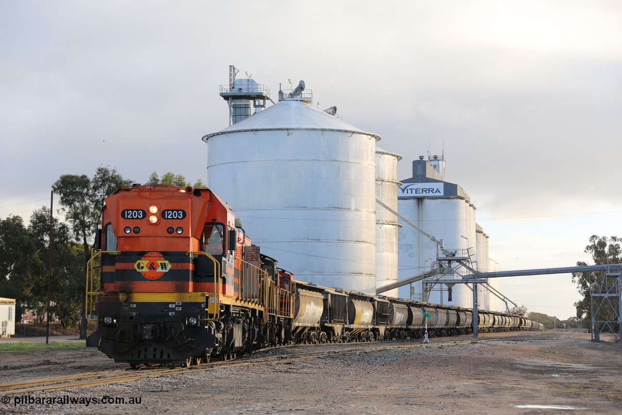 130705 0541
Lock, grain train loading in progress with the Viterra fast flow auger in the distance, the train with 1203, 846 and 859 is about to split and shunt half the consist onto the mainline. 5th of July 2013.
Keywords: 1200-class;1203;Clyde-Engineering-Granville-NSW;EMD;G12C;65-427;A-class;A1513;