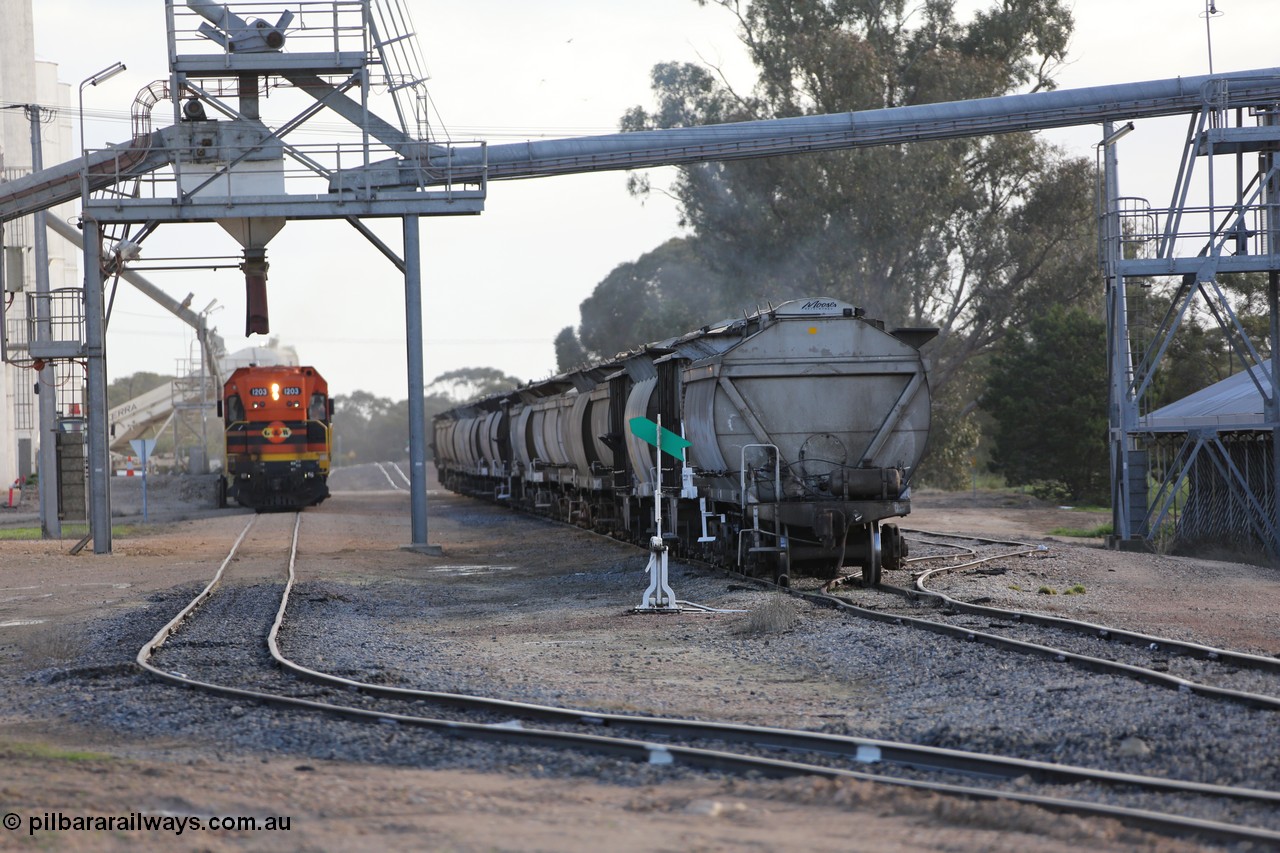 130705 0606
Lock, up end looking down through Lock, Viterra fast loader loading train while loaded portion sits on the mainline.
