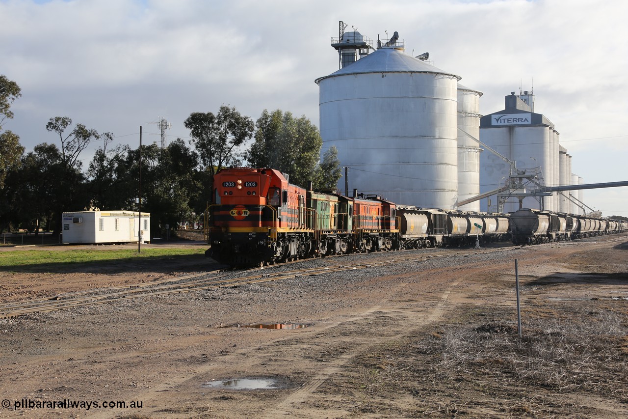 130705 0616
Lock, with loading finished, 1203 leads 846, 859 and the final portion along goods siding #1 as it prepares to shunt back onto the loaded portion on the mainline for departure to Port Lincoln.
Keywords: 1200-class;1203;Clyde-Engineering-Granville-NSW;EMD;G12C;65-427;A-class;A1513;