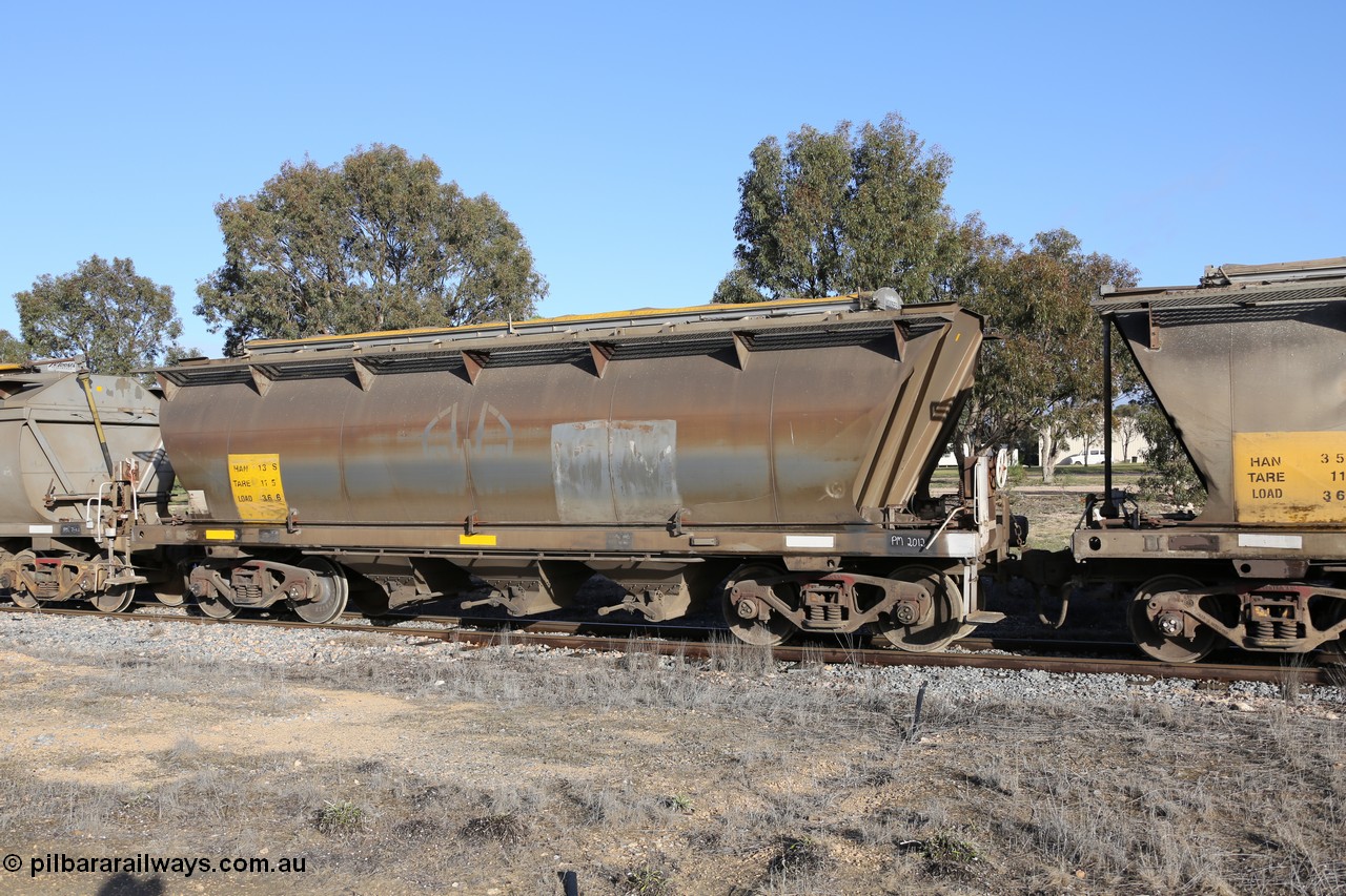130705 0640
Lock, HAN type bogie grain hopper waggon HAN 13, one of sixty eight units built by South Australian Railways Islington Workshops between 1969 and 1973 as the HAN type for the Eyre Peninsula system.
Keywords: HAN-type;HAN13;1969-73/68-13;SAR-Islington-WS;