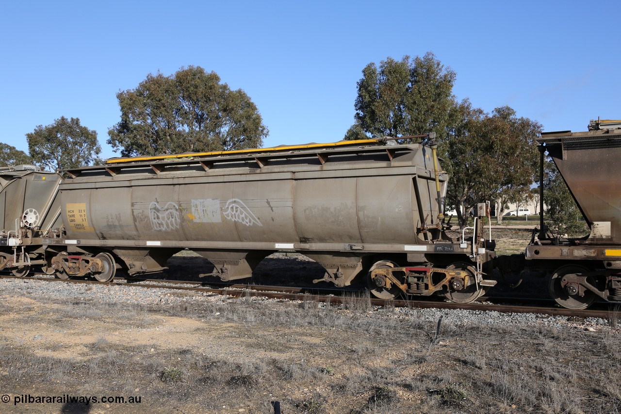 130705 0641
Lock, HCN type bogie grain hopper waggon HCN 22, originally an NHB type hopper built by Tulloch Ltd for the Commonwealth Railways North Australia Railway. One of forty rebuilt by Islington Workshops 1978-79 to the HCN type with a 36 ton rating, increased to 40 tonnes in 1984. Seen here loaded with grain with a Moose Metalworks roll-top cover.
Keywords: HCN-type;HCN22;SAR-Islington-WS;rebuild;Tulloch-Ltd-NSW;NHB-type;NHB1576;