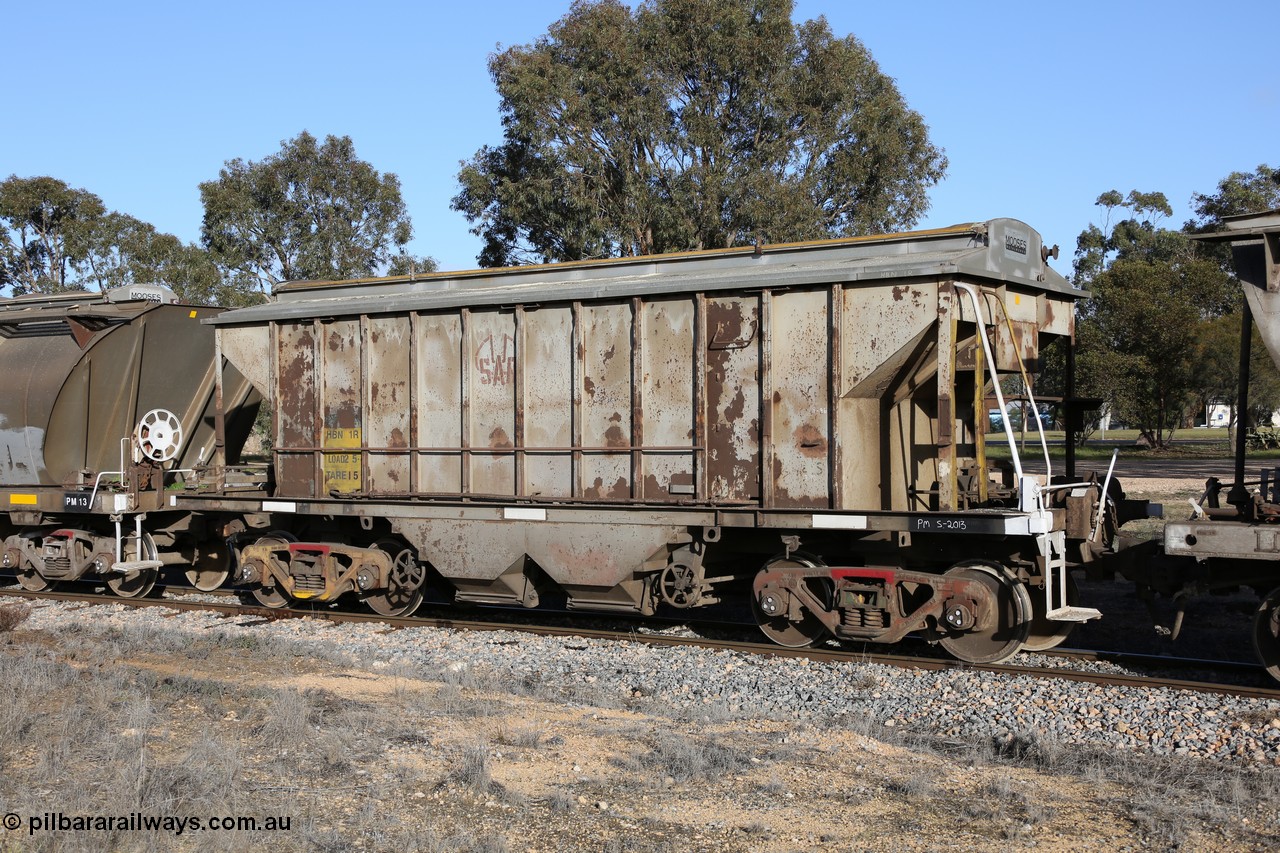 130705 0648
Lock, type leader of the HBN type dual use ballast / grain hopper waggons, HBN 1, one of seventeen built by South Australian Railways Islington Workshops in 1968 with a 25 ton capacity, increased to 34 tons in 1974. HBN 1-11 fitted with removable tops and roll-top hatches in 1999-2000.
Keywords: HBN-type;HBN1;1968/17-1;SAR-Islington-WS;