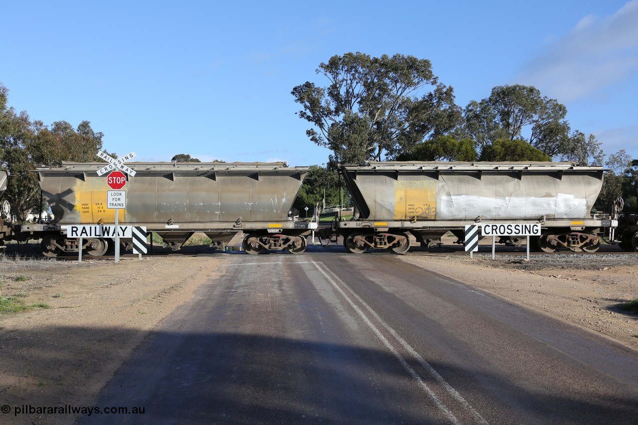 130705 0649
Lock, HAN type bogie grain hopper waggon HAN 59, one of sixty eight units built by South Australian Railways Islington Workshops between 1969 and 1973 as the HAN type for the Eyre Peninsula system.
Keywords: HAN-type;HAN56;1969-73/68-56;SAR-Islington-WS;