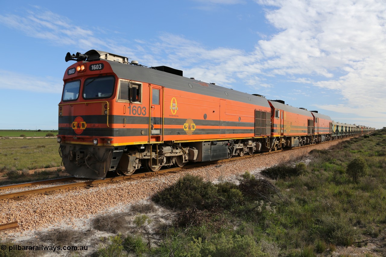 130708 0811
Moule, [url=https://goo.gl/maps/SWBMW]Mewett Rd grade crossing, 470.1 km[/url].
