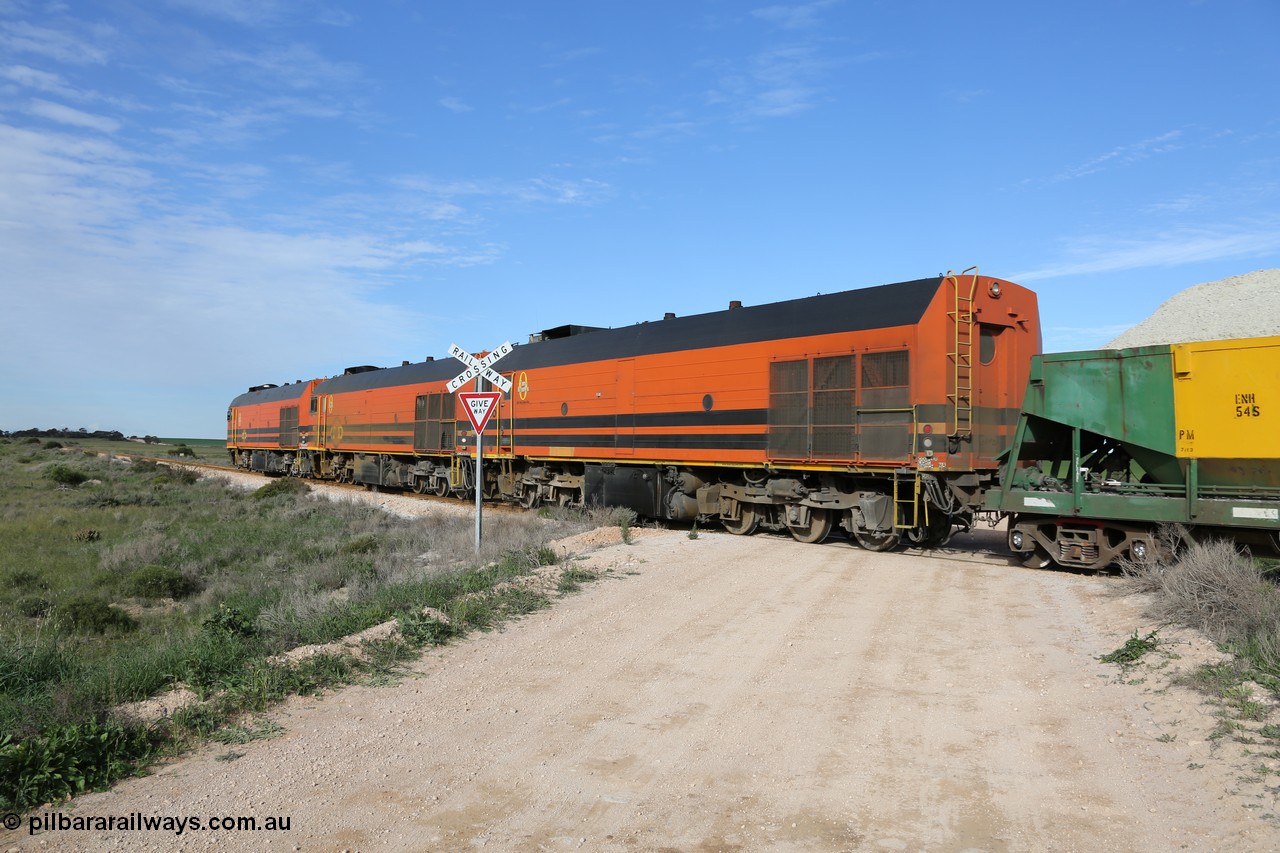 130708 0812
Moule, [url=https://goo.gl/maps/SWBMW]Mewett Rd grade crossing, 470.1 km[/url].
