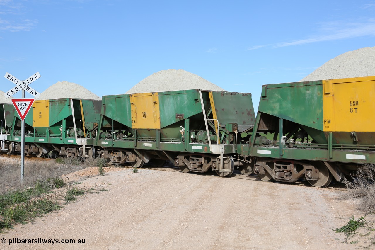 130708 0815
Moule, originally an Kinki Sharyo built NH type for the NAR now coded ENH type ENH 20 E, without hungry boards loaded with gypsum, [url=https://goo.gl/maps/SWBMW]Mewett Rd grade crossing, 470.1 km[/url].
Keywords: ENH-type;ENH20;Kinki-Sharyo-Japan;NH-type;NH920;