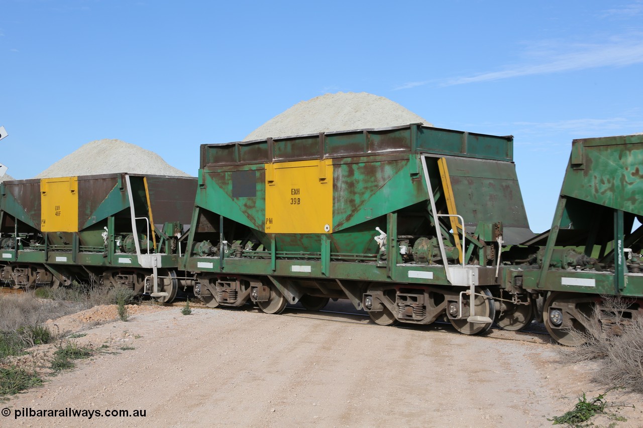 130708 0821
Moule, originally an Kinki Sharyo built NH type for the NAR now coded ENH type ENH 39 B, still with hungry boards fitted loaded with gypsum, [url=https://goo.gl/maps/SWBMW]Mewett Rd grade crossing, 470.1 km[/url].
Keywords: ENH-type;ENH39;Kinki-Sharyo-Japan;NH-type;NH939;