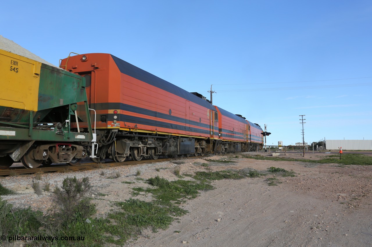 130708 0851
Penong Junction, [url=https://goo.gl/maps/45FyW]429.7 km[url].
