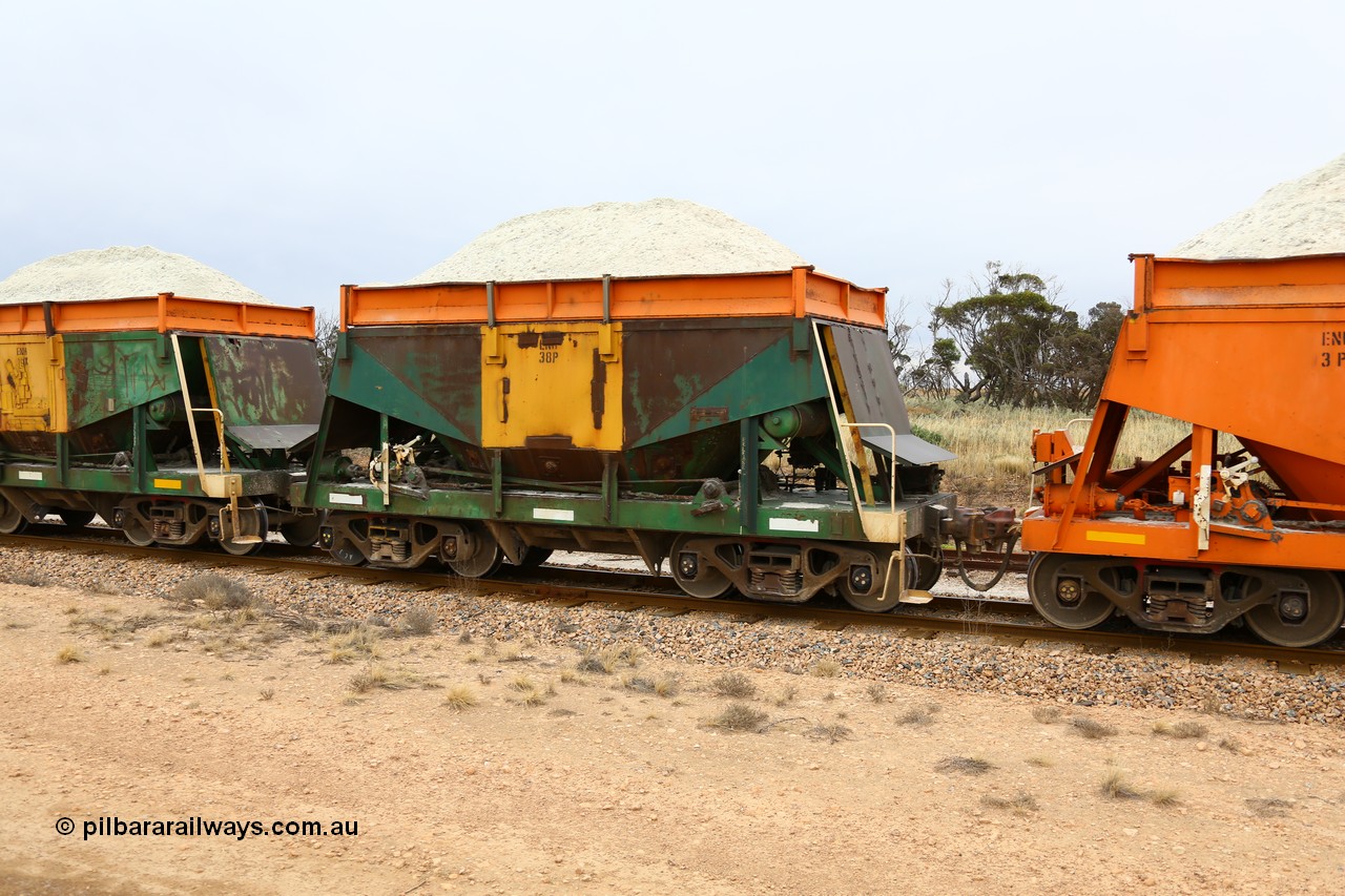 161109 1924
Moule, originally built by Kinki Sharyo as the NH type for the NAR in 1968, sent to Port Lincoln in 1978, then rebuilt and recoded ENH type in 1984, ENH 38 with hungry boards loaded with gypsum.
Keywords: ENH-type;ENH38;Kinki-Sharyo-Japan;NH-type;NH938;